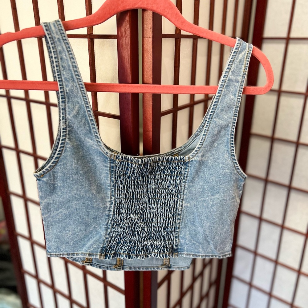 C’isa crop tank top in a small